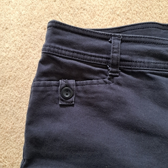 St. John's Bay Bermuda Shorts Women's 10 Blue Cotton Blend - Picture 2 of 8